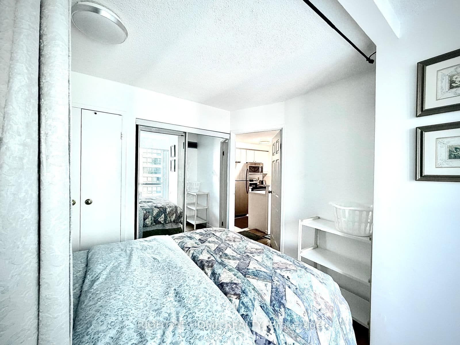 10 Queens Quay W, Unit 1712 thumbnail 34