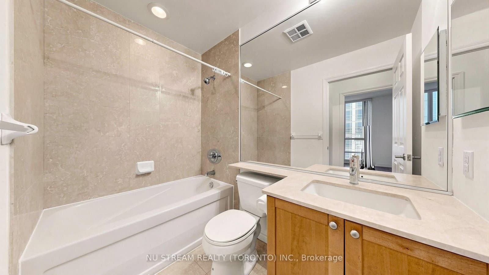 761 Bay Street, Unit 3101 thumbnail 18