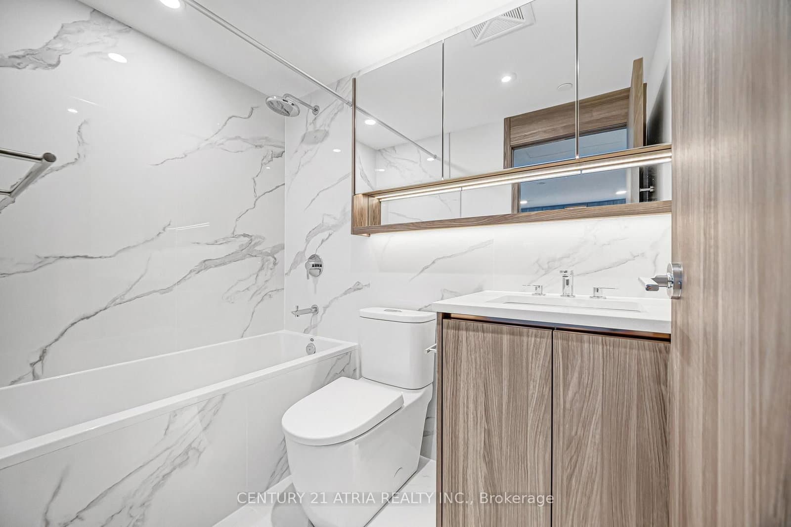 18 Esther Shiner Boulevard, Unit 210 thumbnail 6