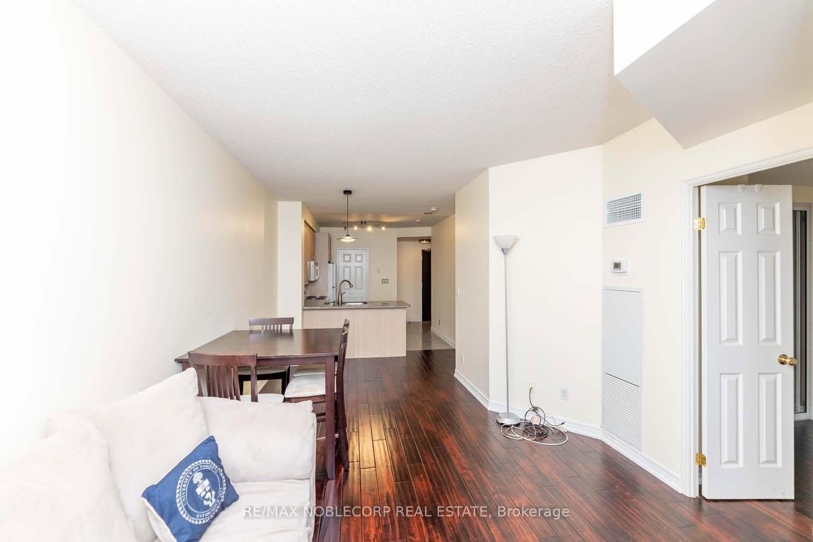55 Bloor Street E, Unit 609 thumbnail 9