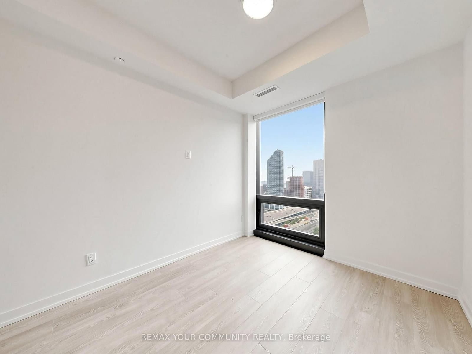 35 Parliament Street, Unit 2504 thumbnail 13