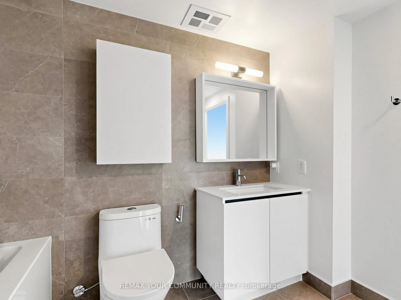 35 Parliament Street, Unit 2504 thumbnail 17