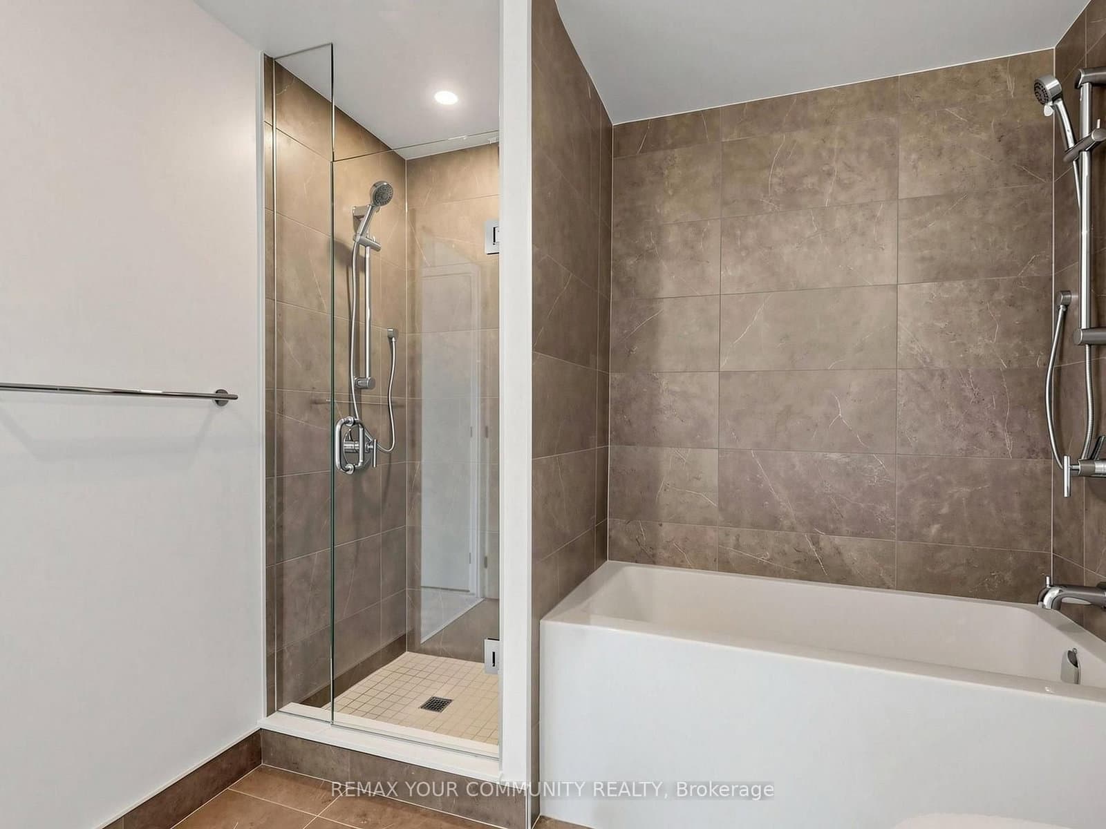35 Parliament Street, Unit 2504 thumbnail 19