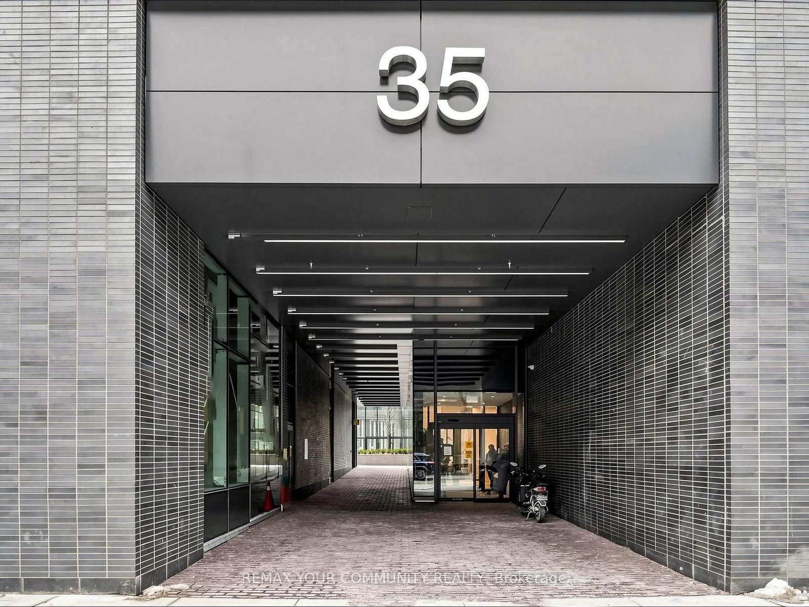 35 Parliament Street, Unit 2504 thumbnail 2