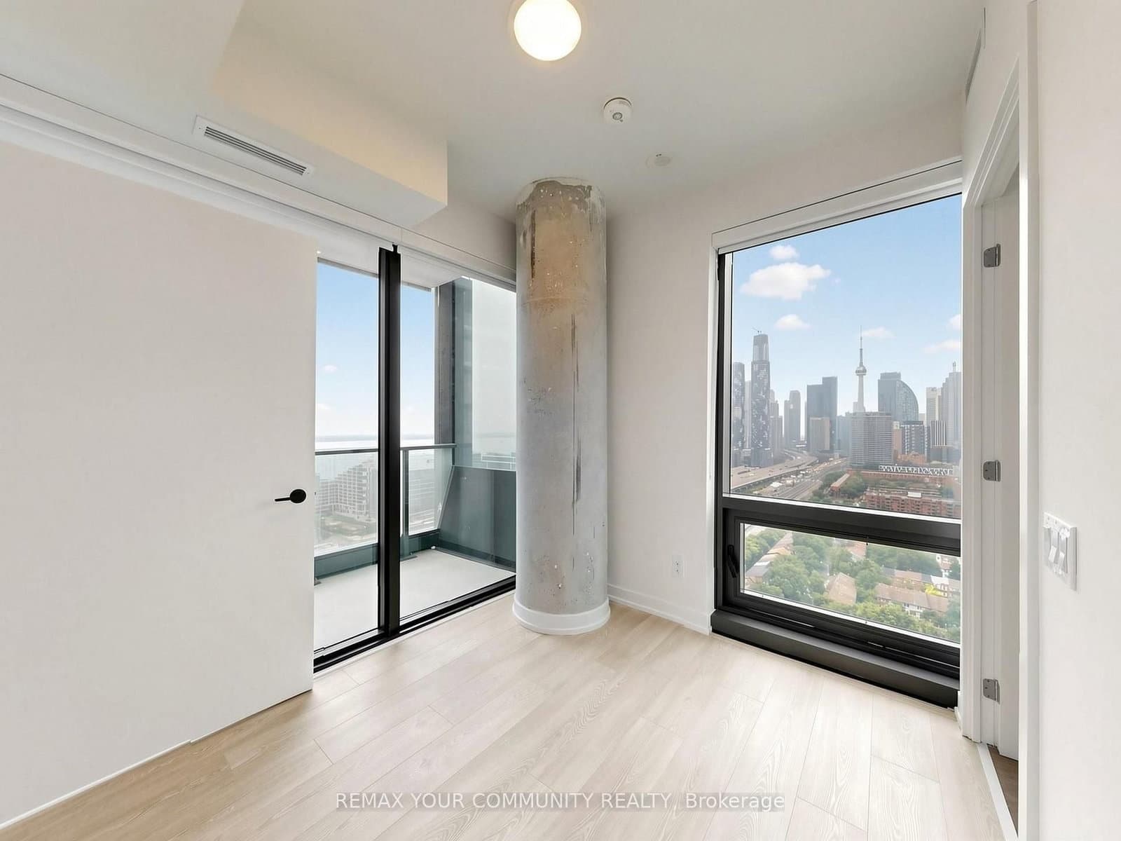 35 Parliament Street, Unit 2504 thumbnail 22