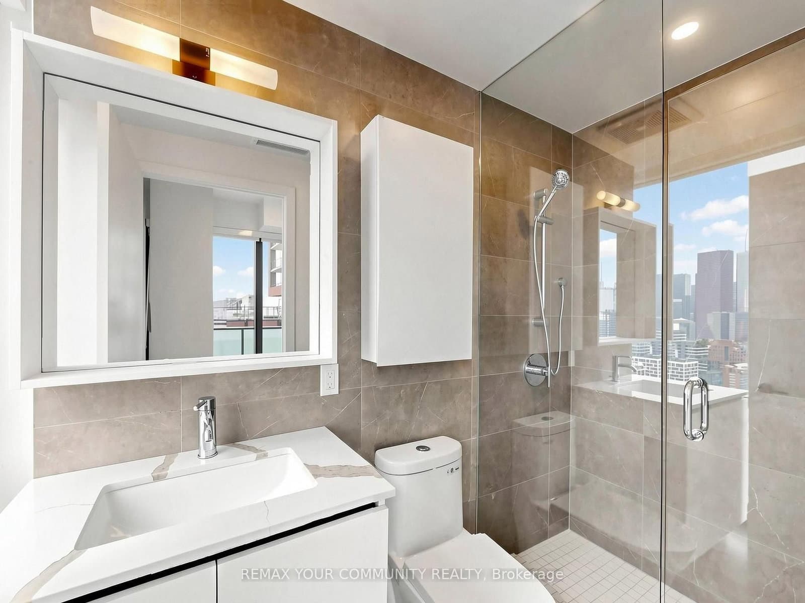 35 Parliament Street, Unit 2504 thumbnail 24