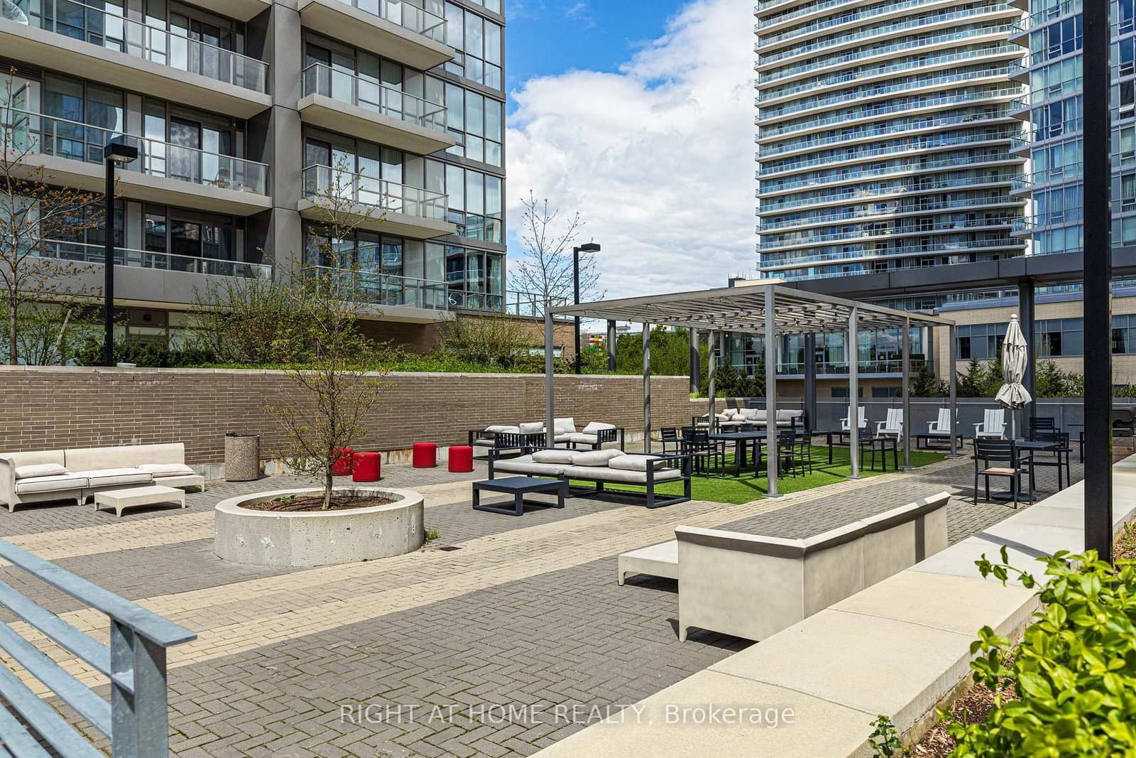52 Forest Manor Road, Unit 108 thumbnail 24