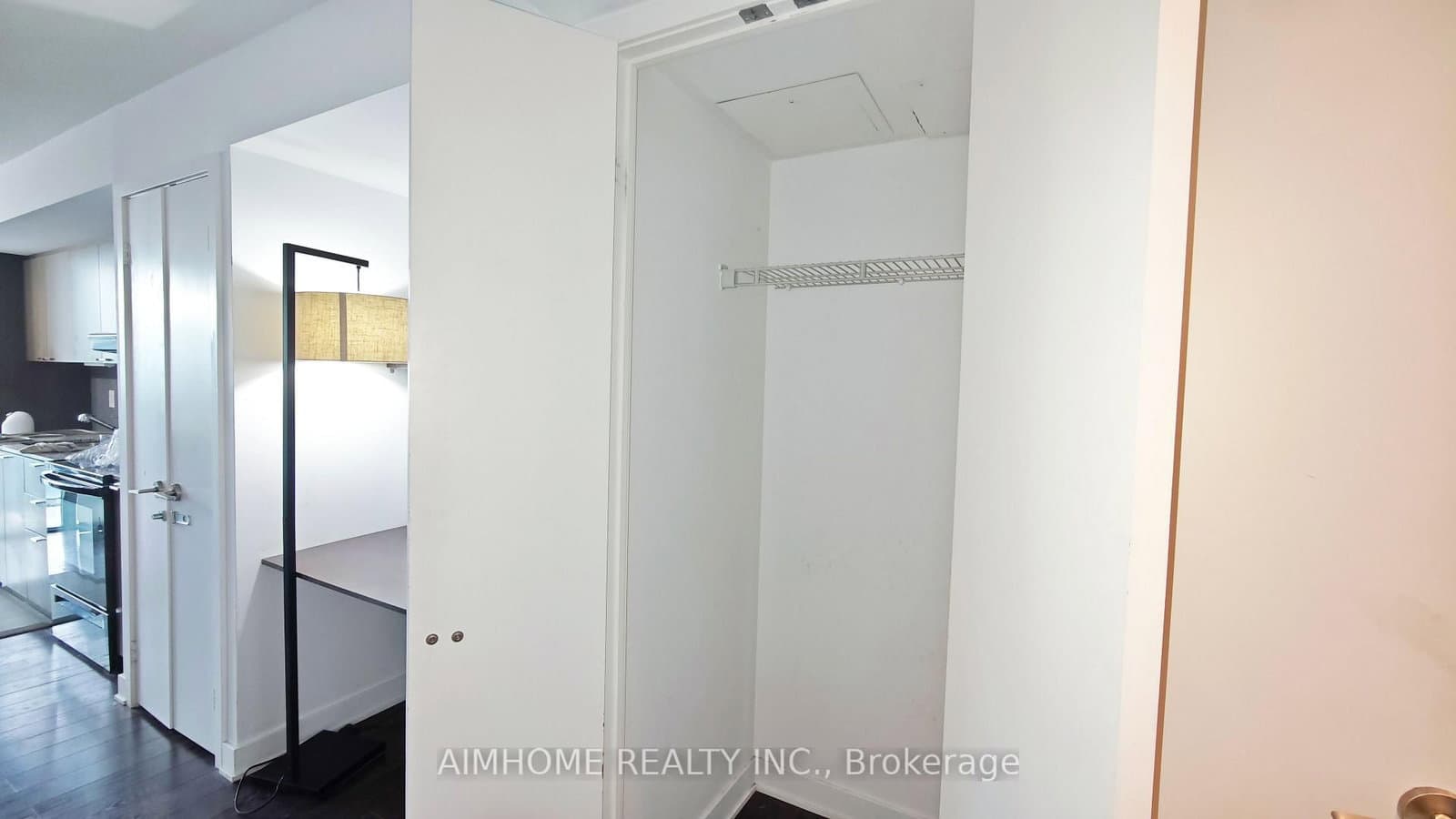 110 Charles Street E, Unit 1510 thumbnail 11