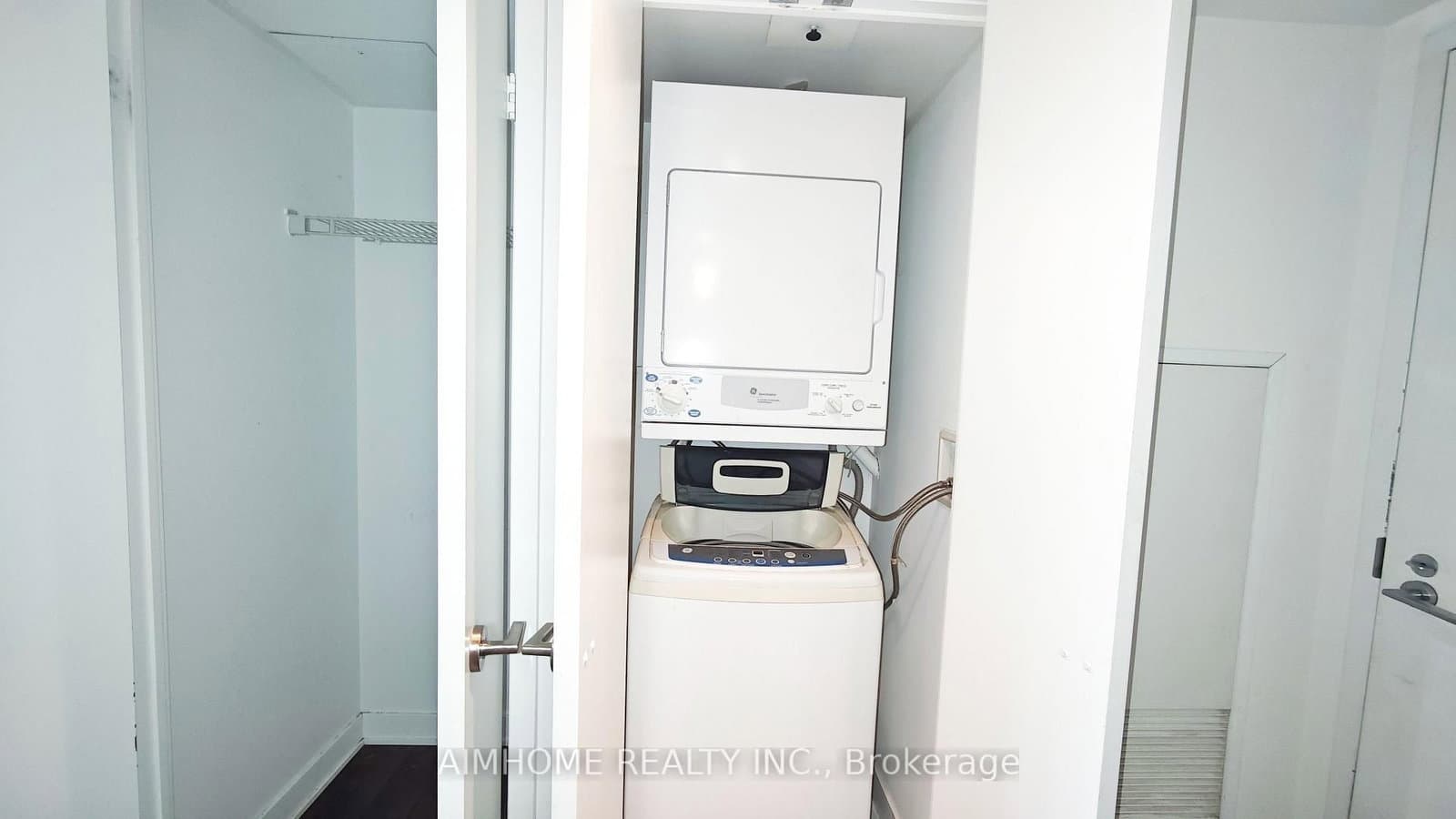 110 Charles Street E, Unit 1510 thumbnail 14