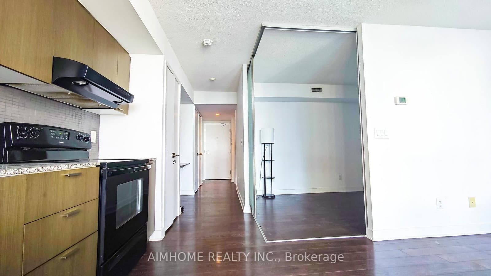 110 Charles Street E, Unit 1510 thumbnail 16