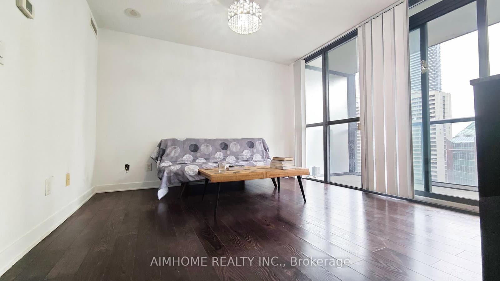 110 Charles Street E, Unit 1510 thumbnail 2