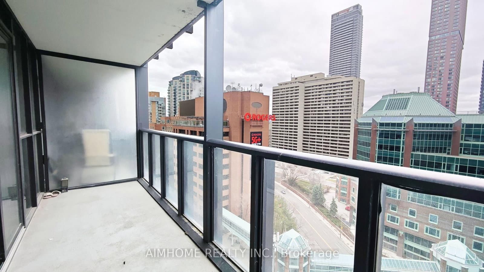 110 Charles Street E, Unit 1510 thumbnail 8