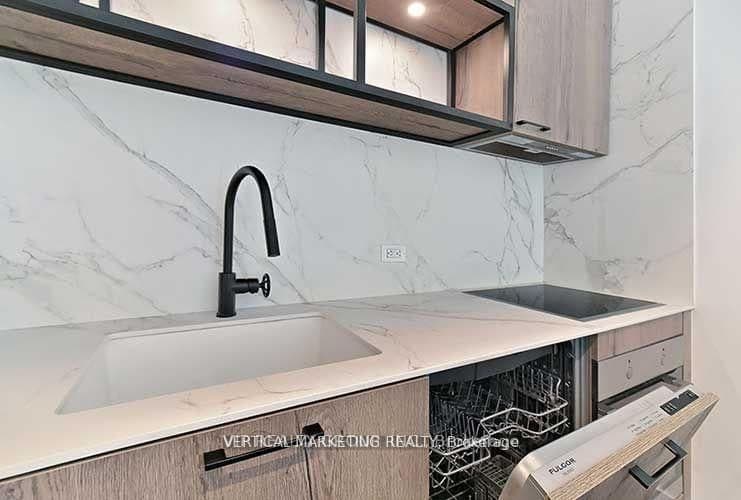 505 Richmond Street W, Unit 423 thumbnail 9
