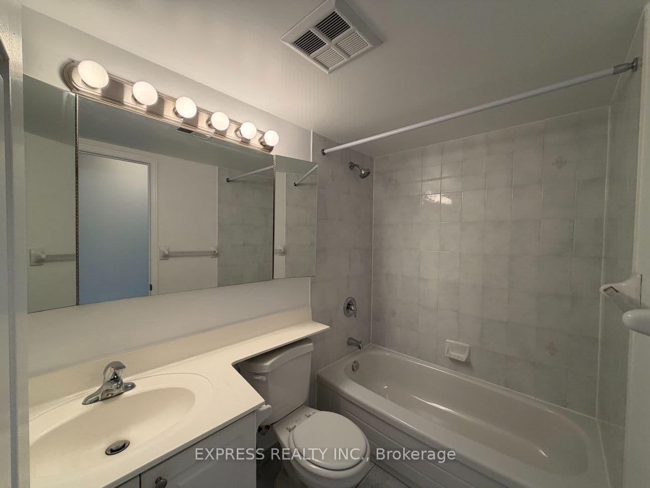 29 Pemberton Avenue, Unit 903 thumbnail 10