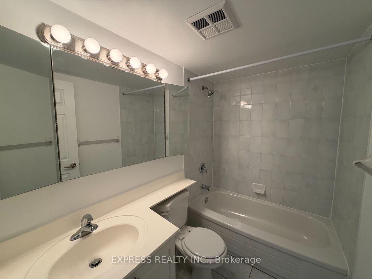 29 Pemberton Avenue, Unit 903 thumbnail 13