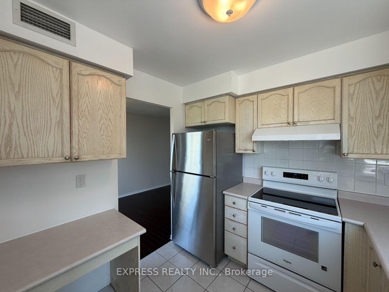 29 Pemberton Avenue, Unit 903 thumbnail 3
