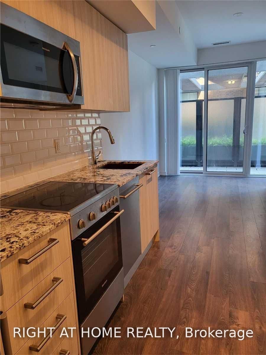 28 Wellesley Street E, Unit 207 thumbnail 3
