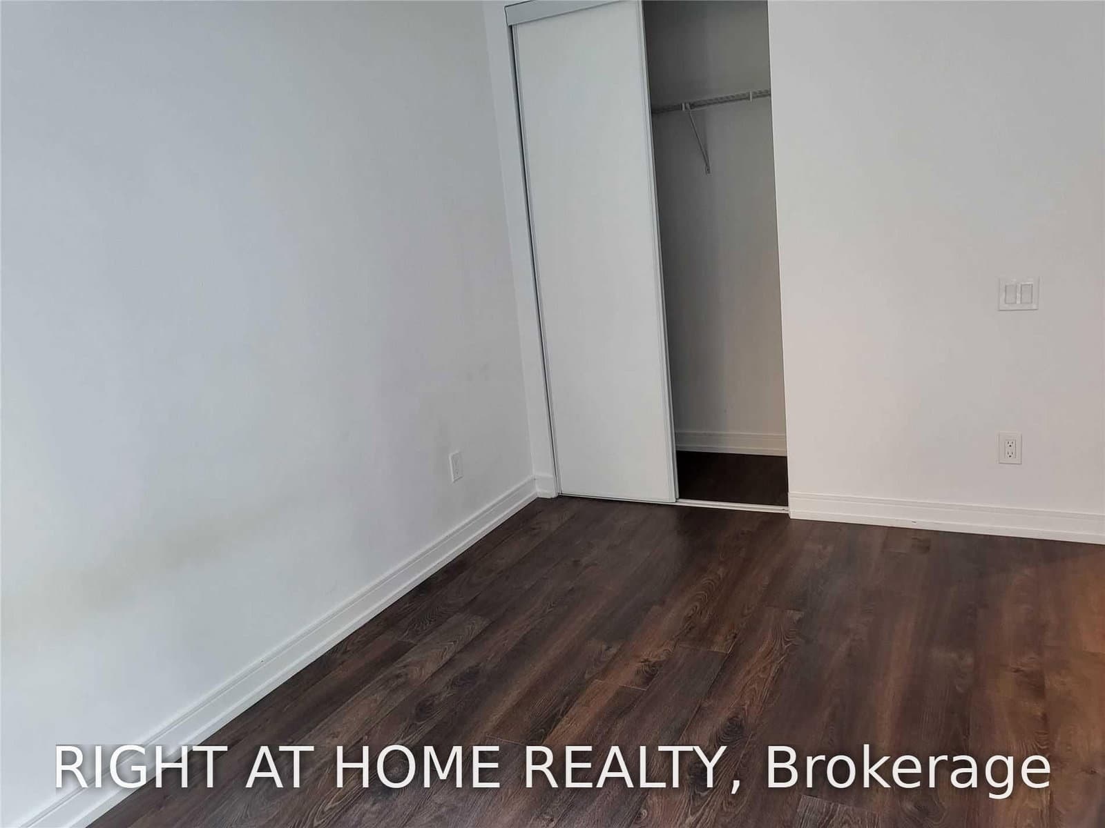 28 Wellesley Street E, Unit 207 thumbnail 6