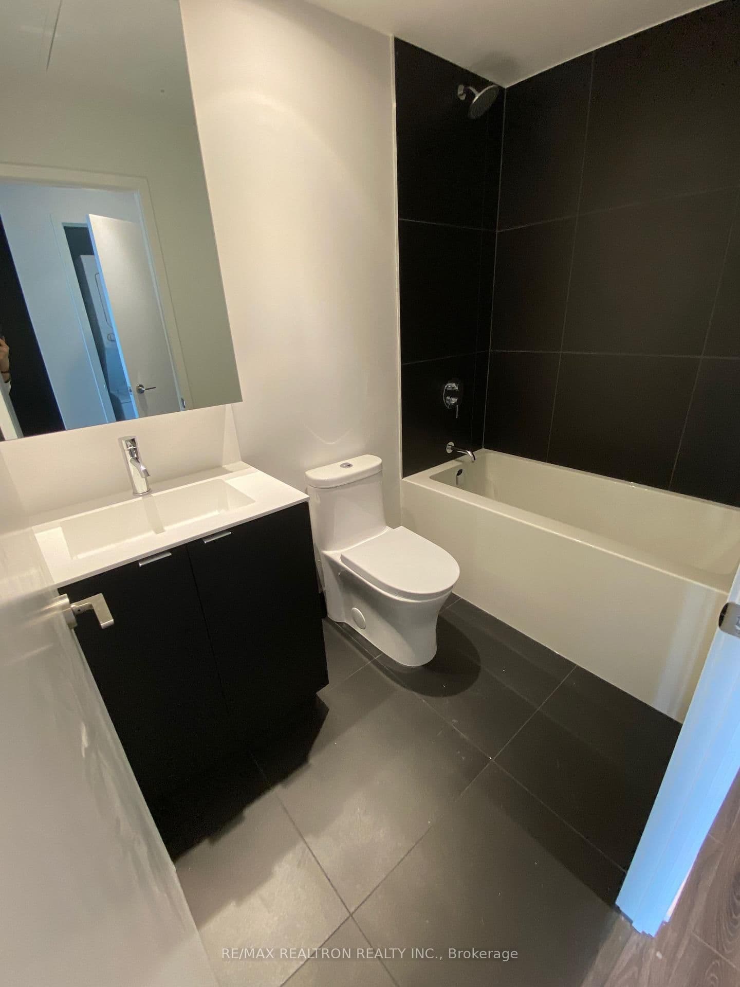 20 Edward St Street, Unit 1018 thumbnail 9