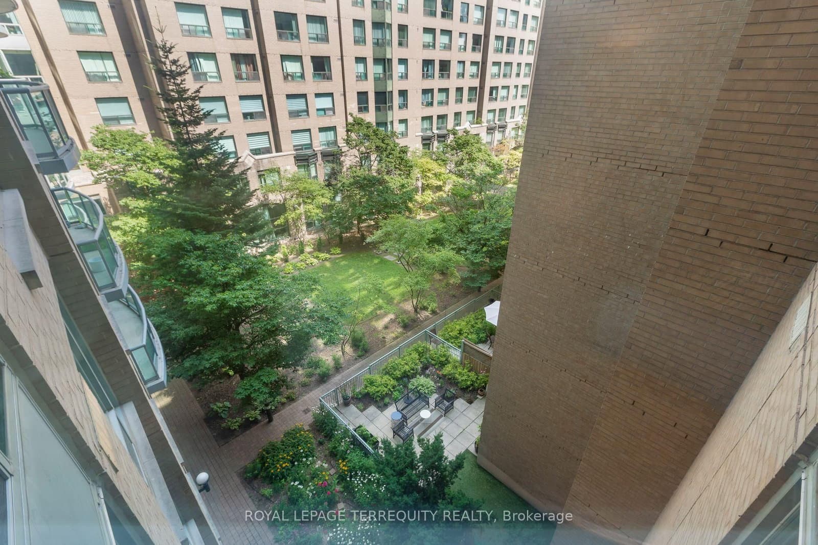 109 Front Street E, Unit 513 thumbnail 17
