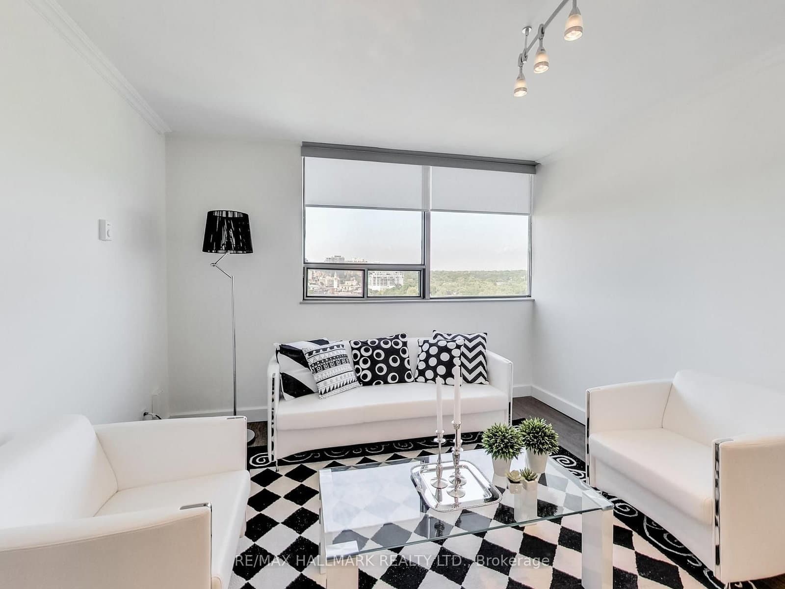 914 Yonge Street, Unit 1509 thumbnail 14