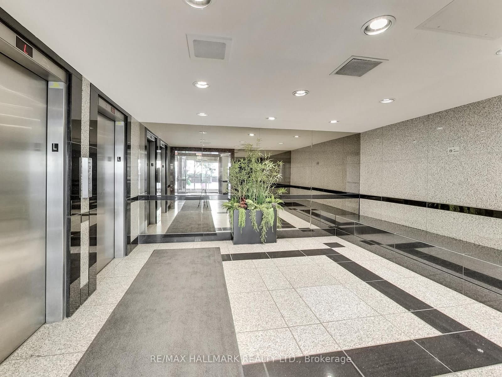 914 Yonge Street, Unit 1509 thumbnail 21