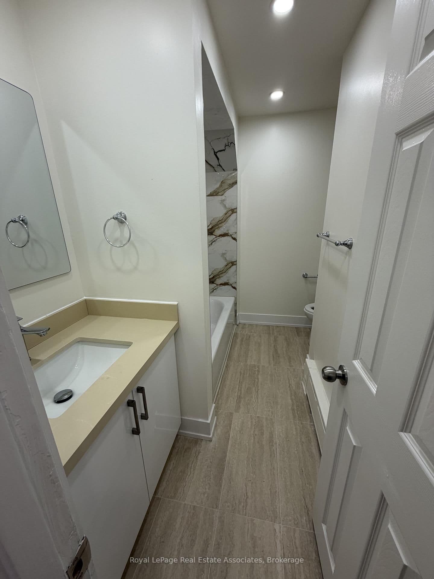 3877 Bathurst Street, Unit 1 thumbnail 6