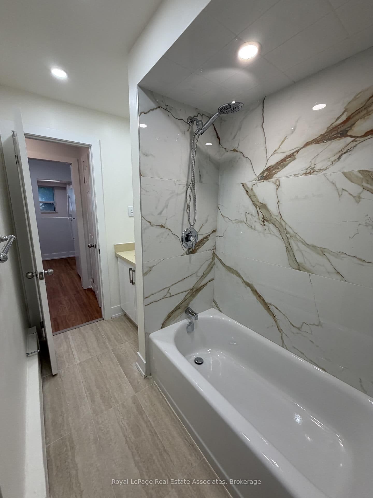 3877 Bathurst Street, Unit 1 thumbnail 7