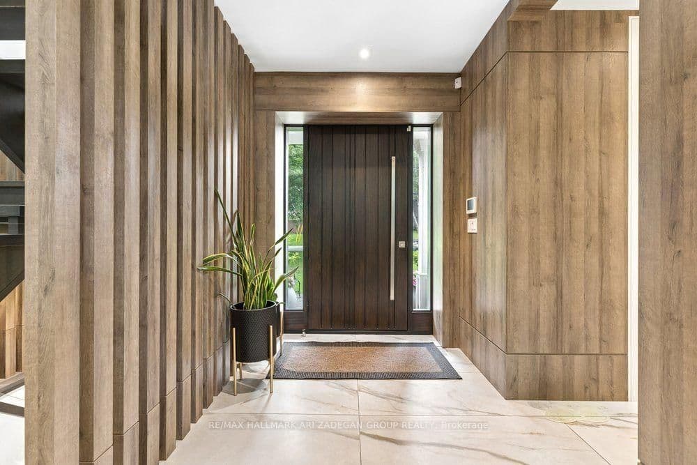150 Sandringham Drive, Unit . thumbnail 2