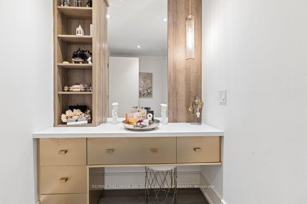 150 Sandringham Drive, Unit . thumbnail 28