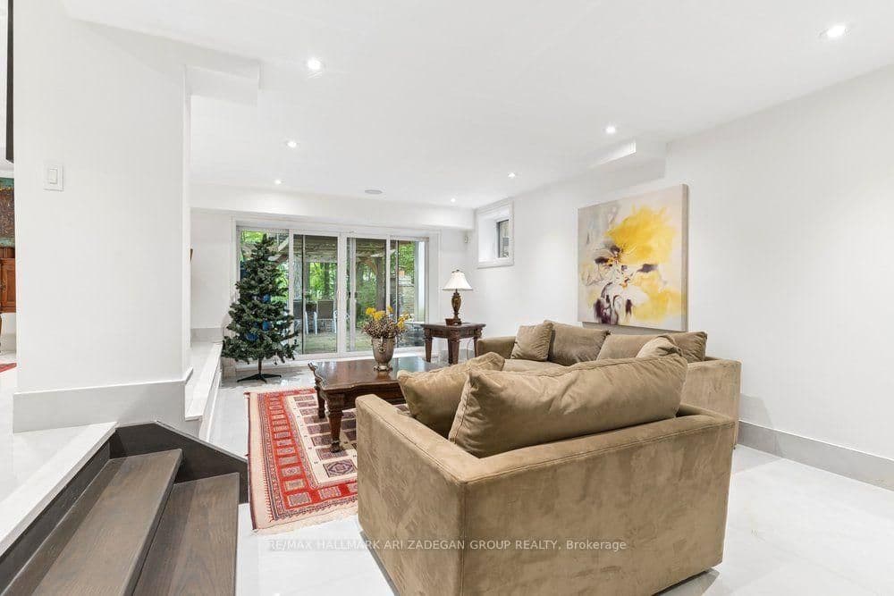 150 Sandringham Drive, Unit . thumbnail 44