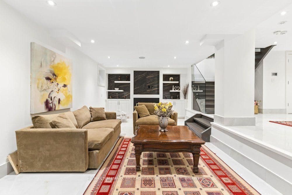150 Sandringham Drive, Unit . thumbnail 8