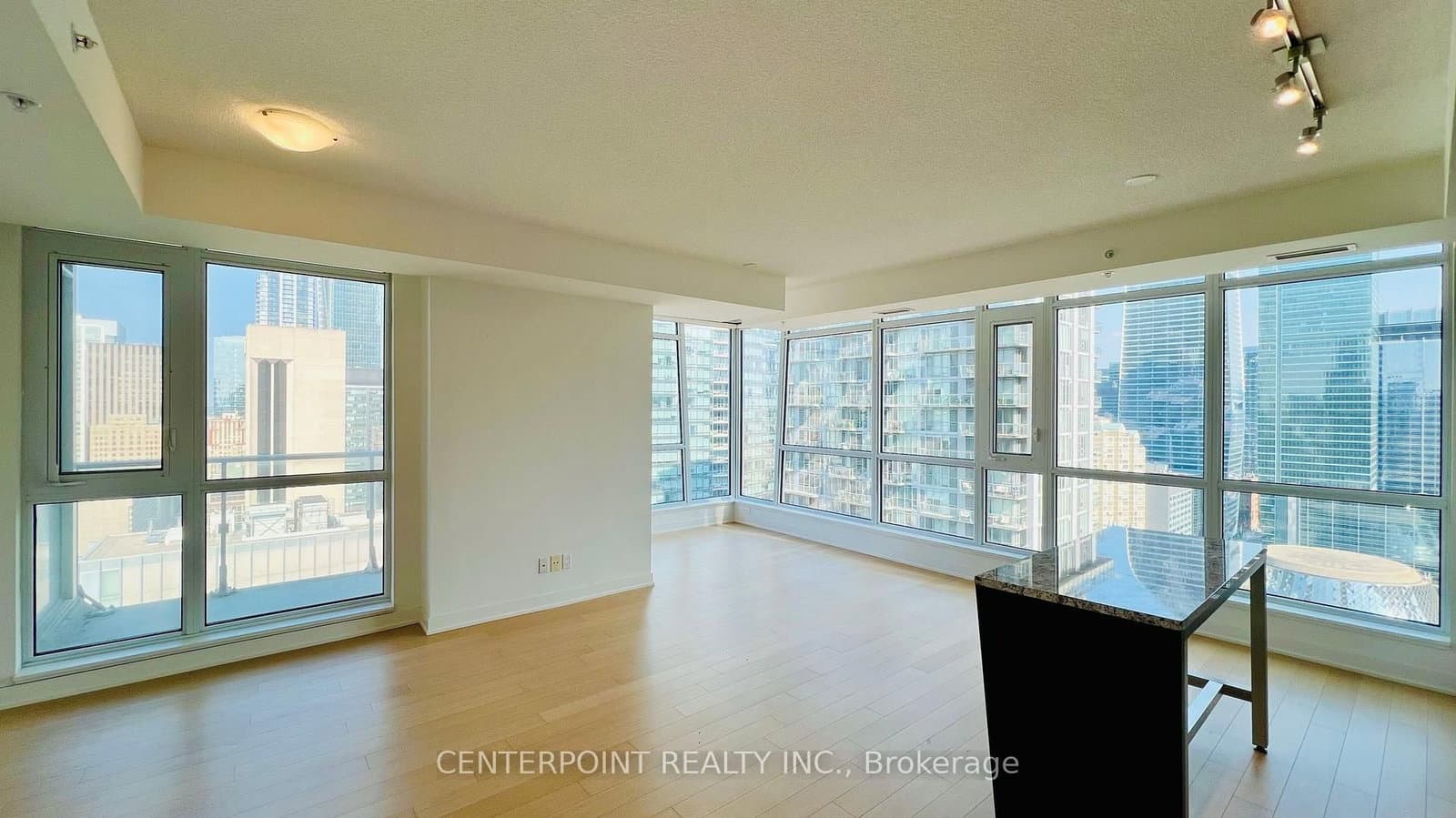 199 Richmond Street W, Unit 2803 thumbnail 2