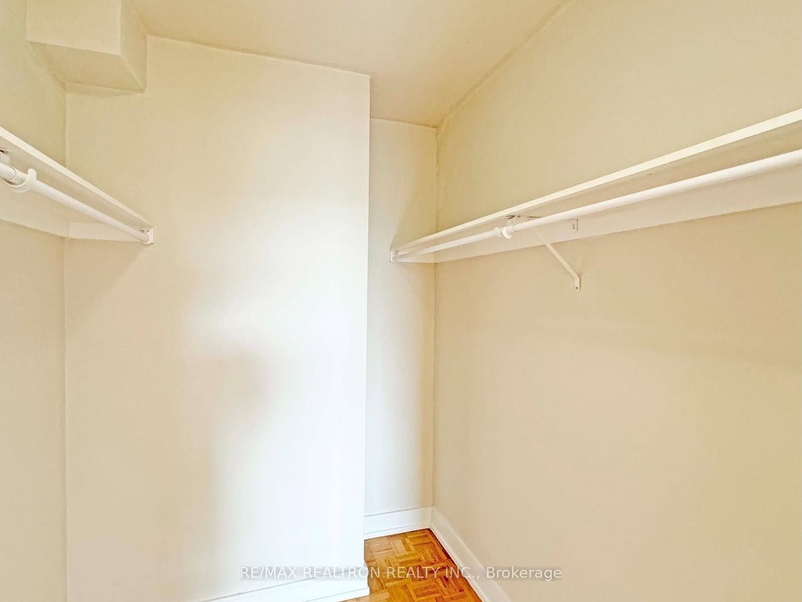 10 Shallmar Boulevard, Unit 607 thumbnail 12