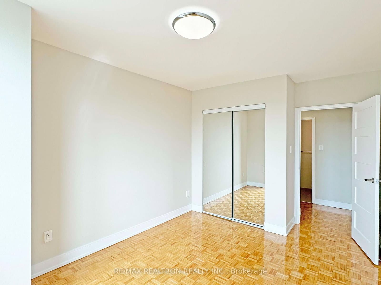 10 Shallmar Boulevard, Unit 607 thumbnail 14