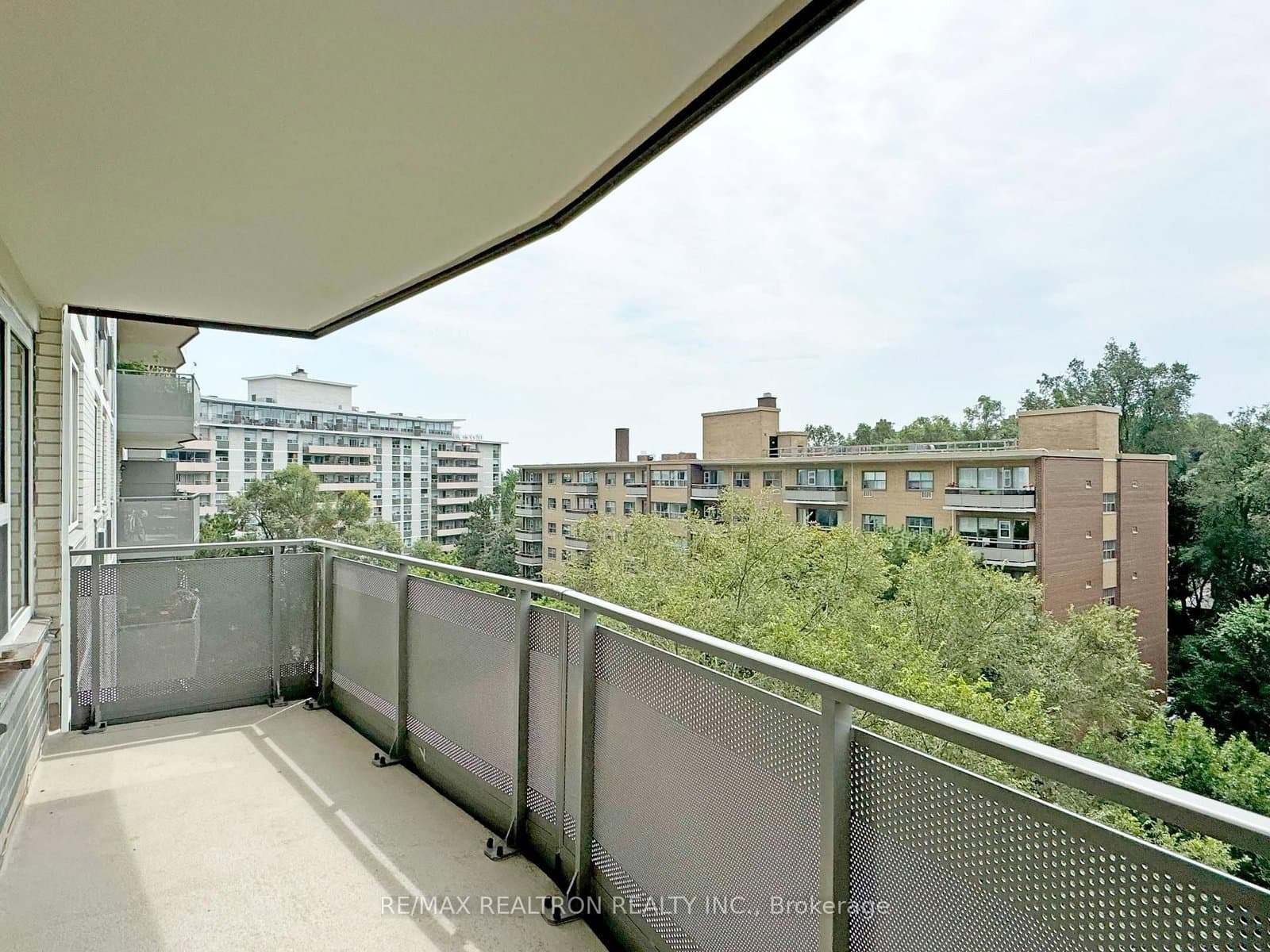 10 Shallmar Boulevard, Unit 607 thumbnail 17