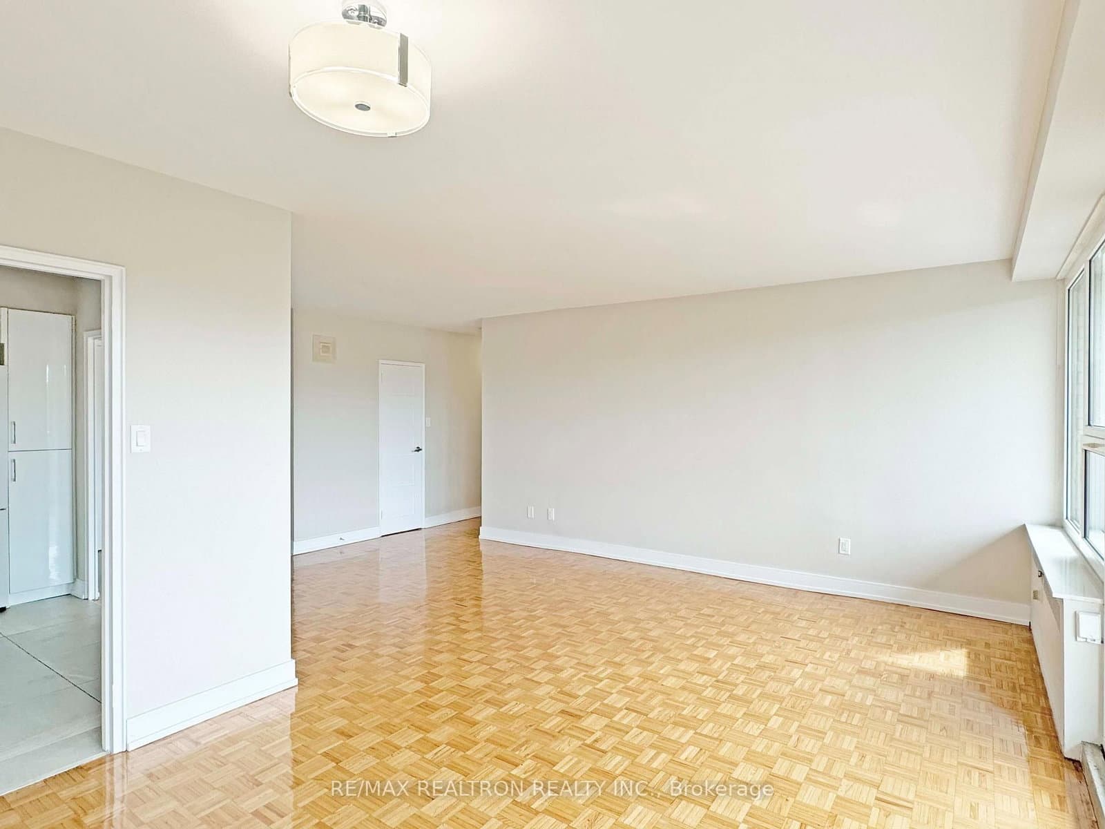 10 Shallmar Boulevard, Unit 607 thumbnail 2