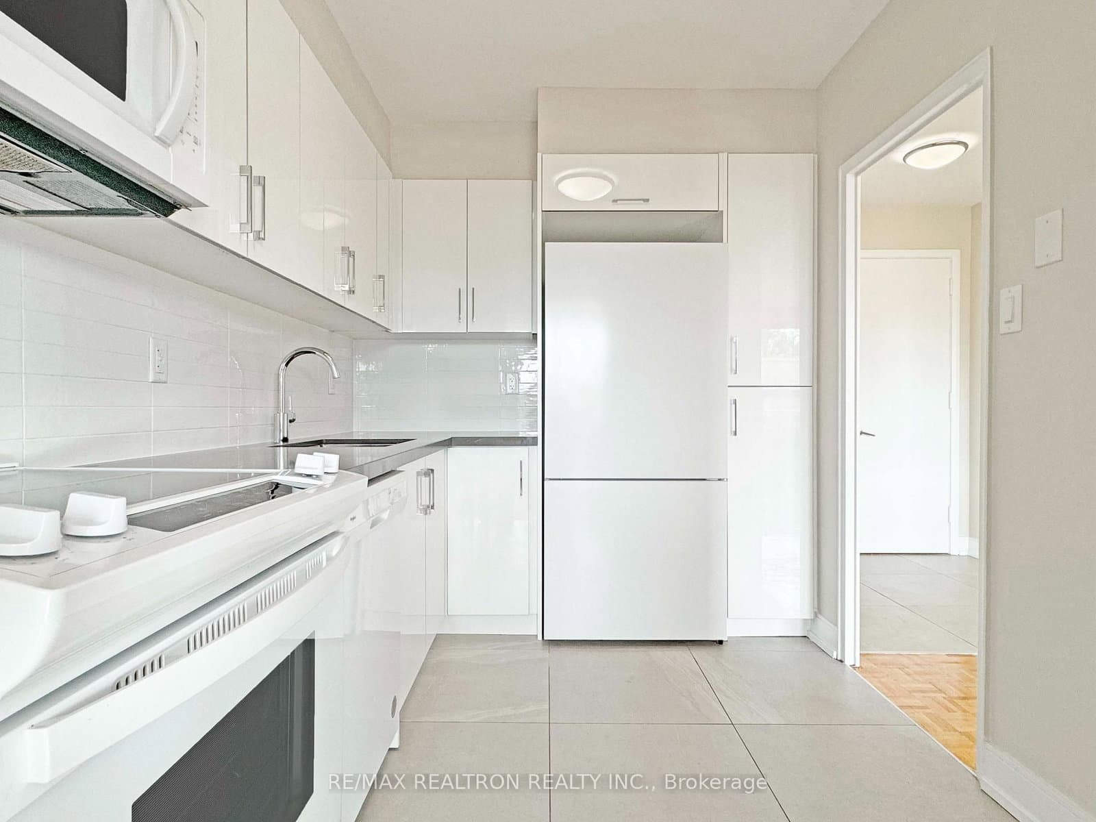10 Shallmar Boulevard, Unit 607 thumbnail 3