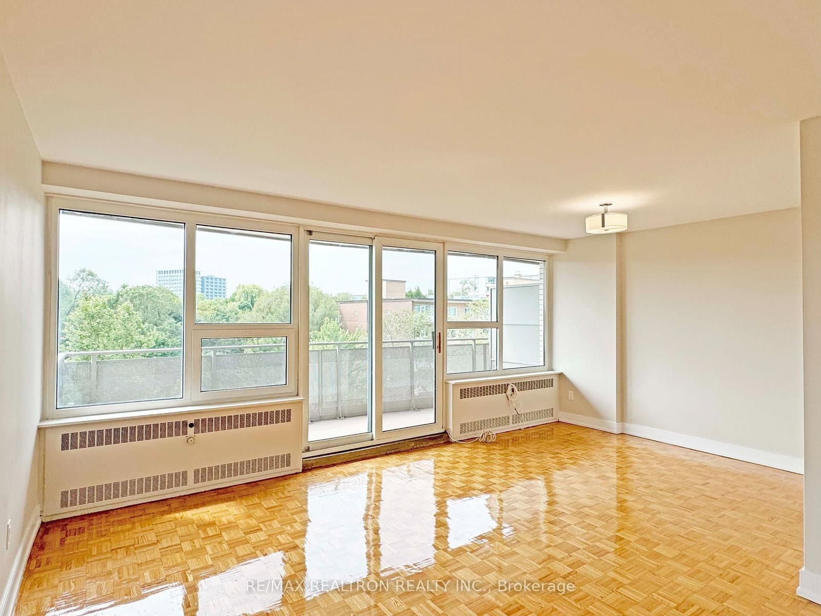 10 Shallmar Boulevard, Unit 607 thumbnail 5