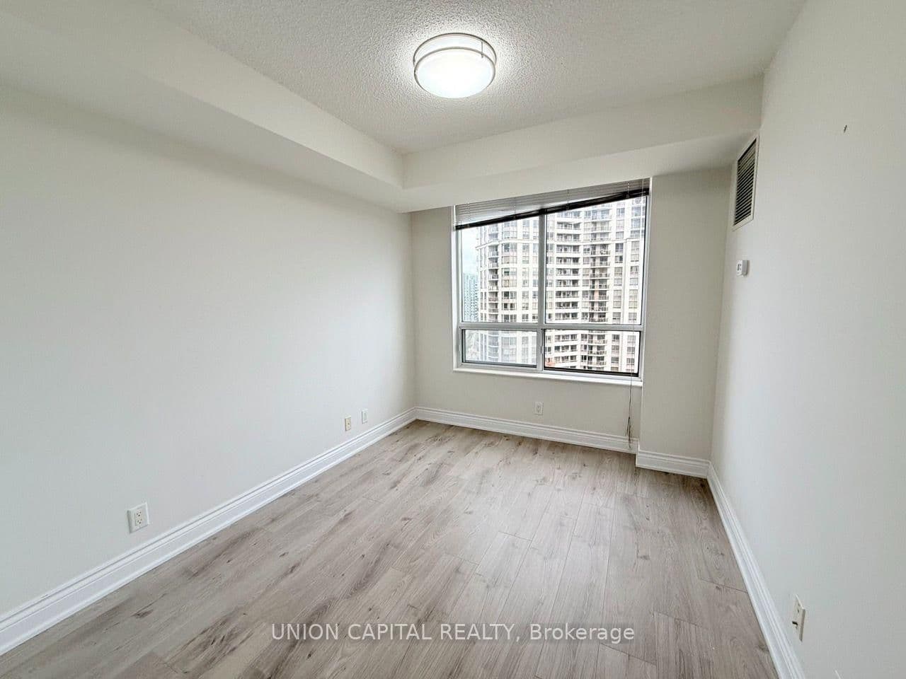 78 Harrison Garden Boulevard, Unit 1007 thumbnail 13
