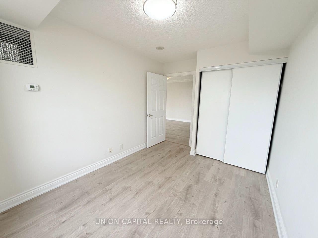 78 Harrison Garden Boulevard, Unit 1007 thumbnail 14