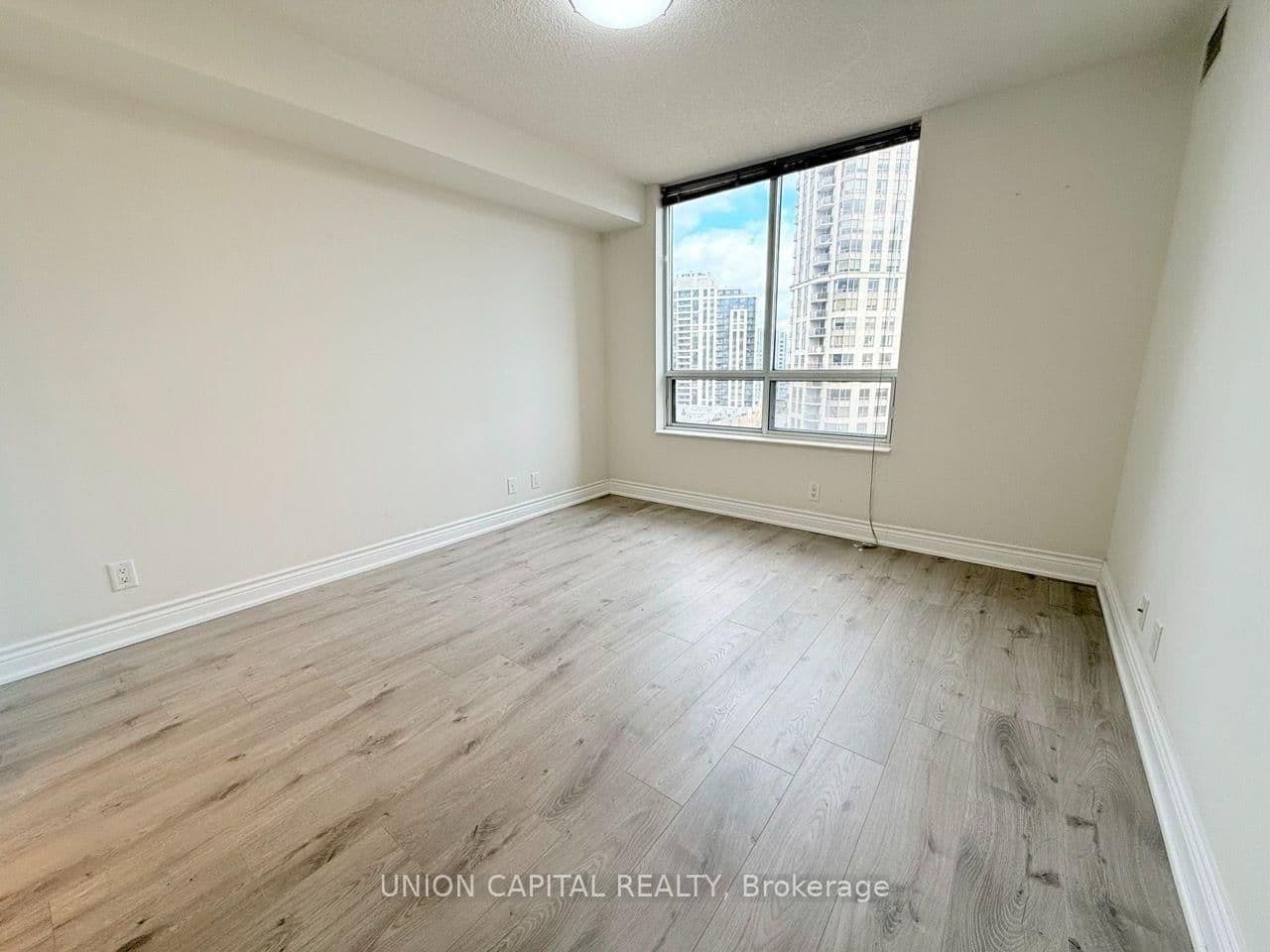 78 Harrison Garden Boulevard, Unit 1007 thumbnail 4