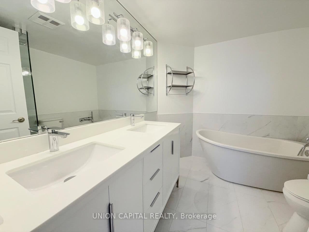 78 Harrison Garden Boulevard, Unit 1007 thumbnail 8