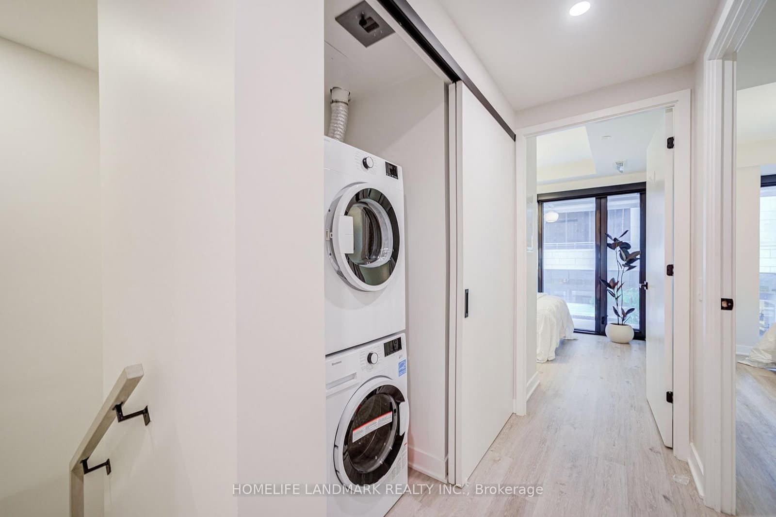 55 Charles Street E, Unit TH05 thumbnail 11