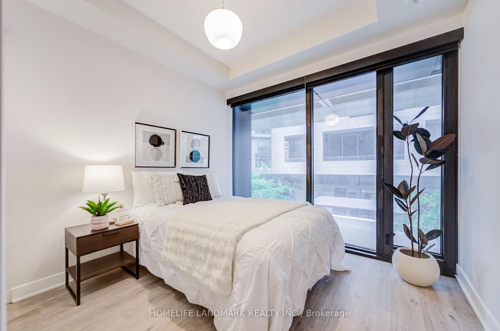 55 Charles Street E, Unit TH05 thumbnail 15