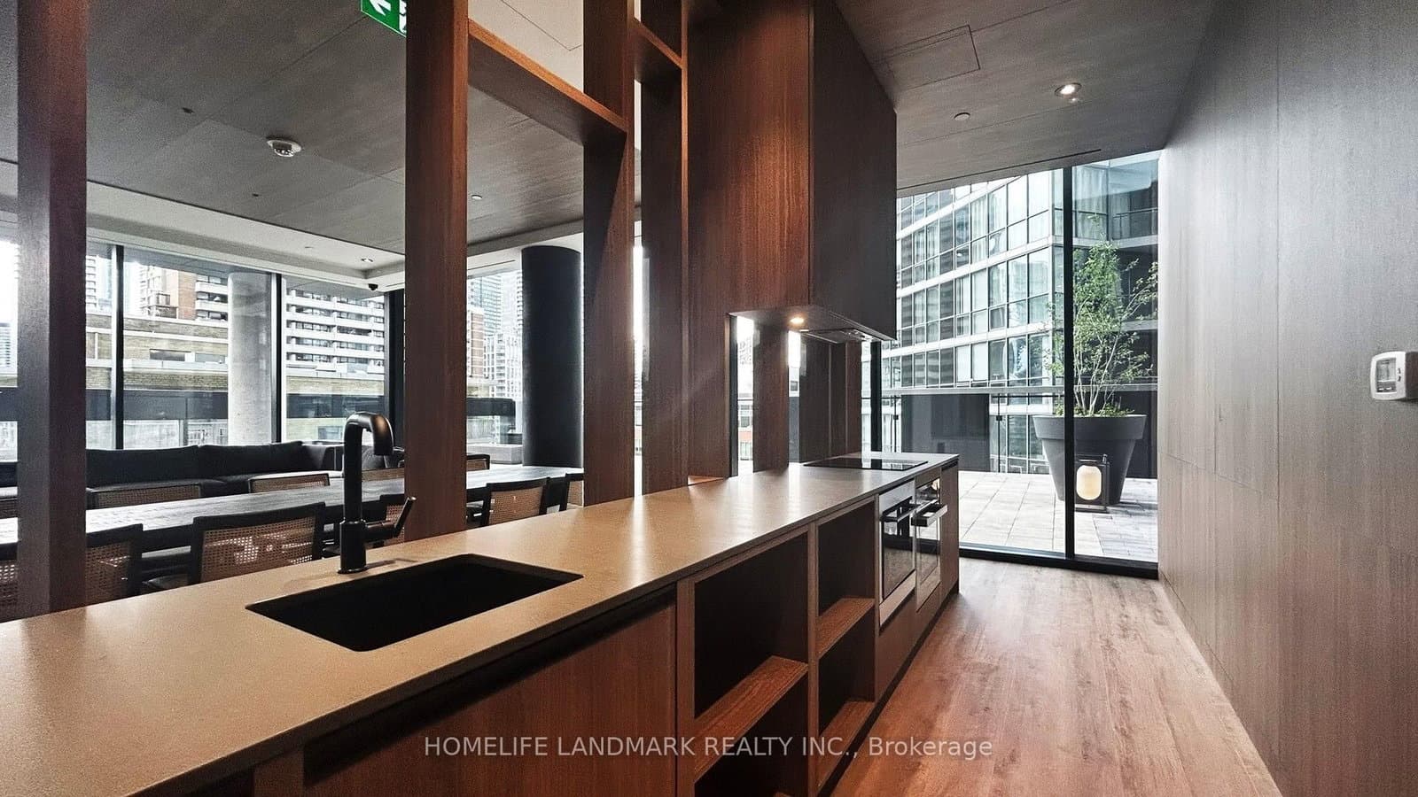 55 Charles Street E, Unit TH05 thumbnail 19