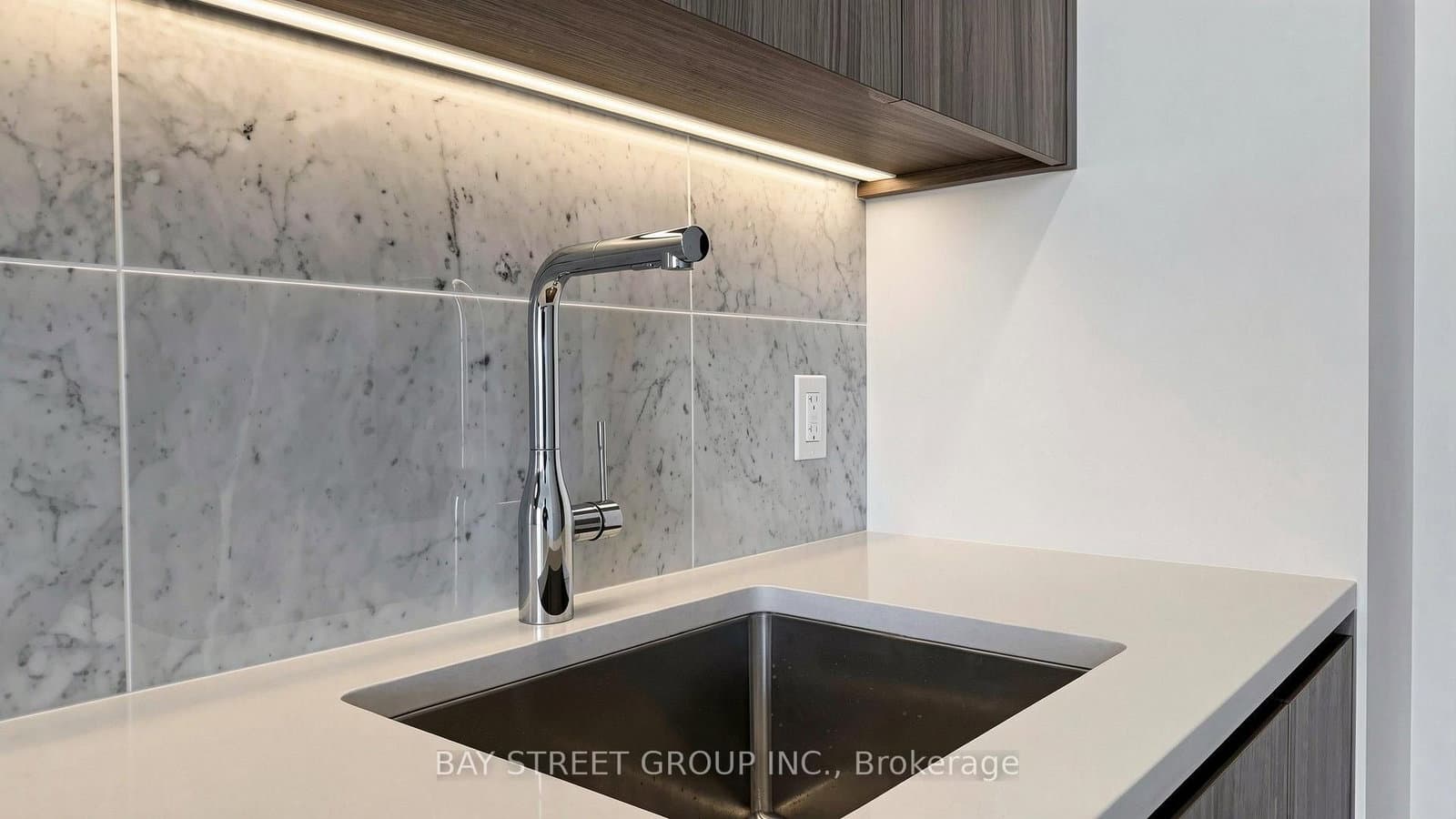 95 McMahon Drive, Unit 2515 thumbnail 23
