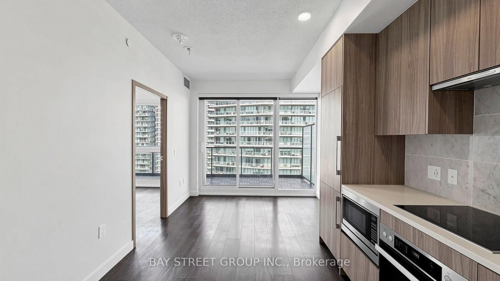 95 McMahon Drive, Unit 2515 thumbnail 3