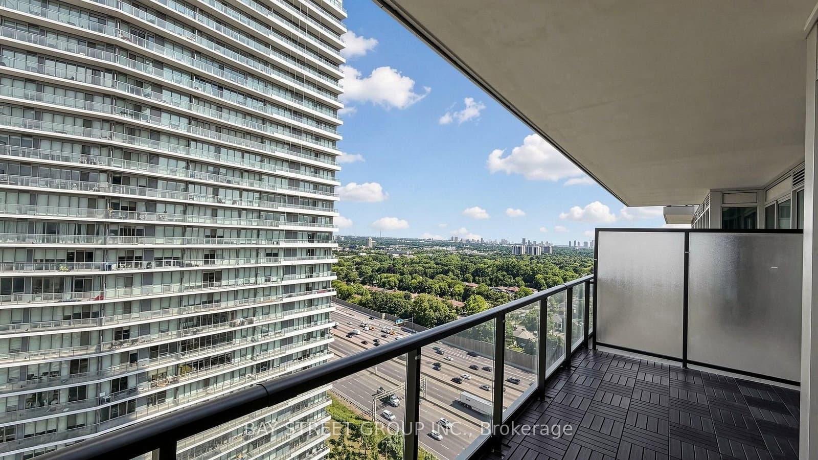 95 McMahon Drive, Unit 2515 thumbnail 32