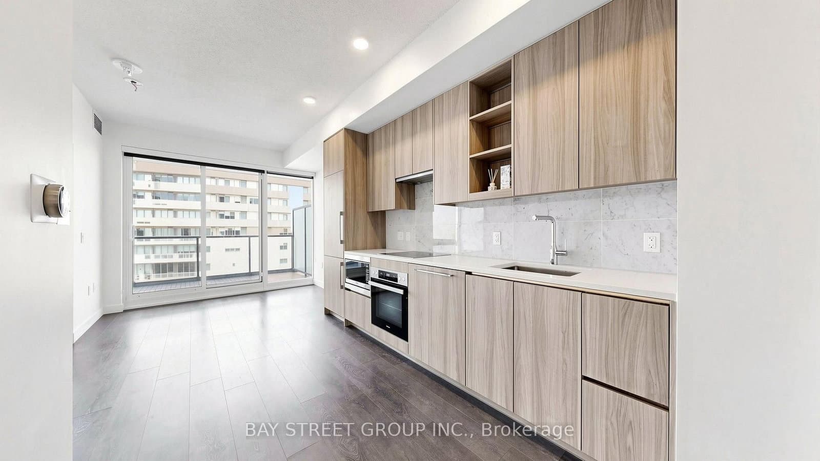 95 McMahon Drive, Unit 2515 thumbnail 4